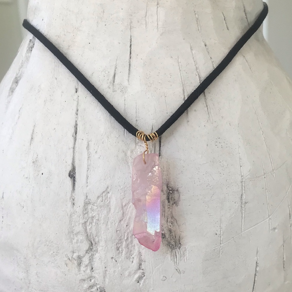 ✨Iridescent pink quartz necklace✨